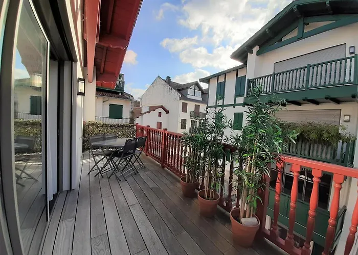 Appartement De Standing Au Coeur De Saint-Jean-De-Luz, A 200M De La Plage - Fr-1-239-595